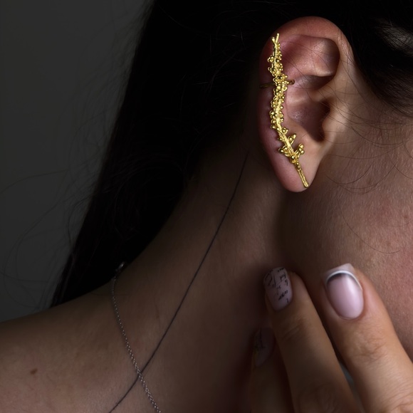 New Golden Ivy Ear Cuff - Picture 5 of 11